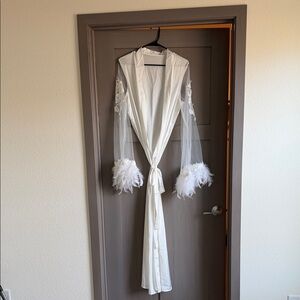 Elegant White Lace Trim Robe